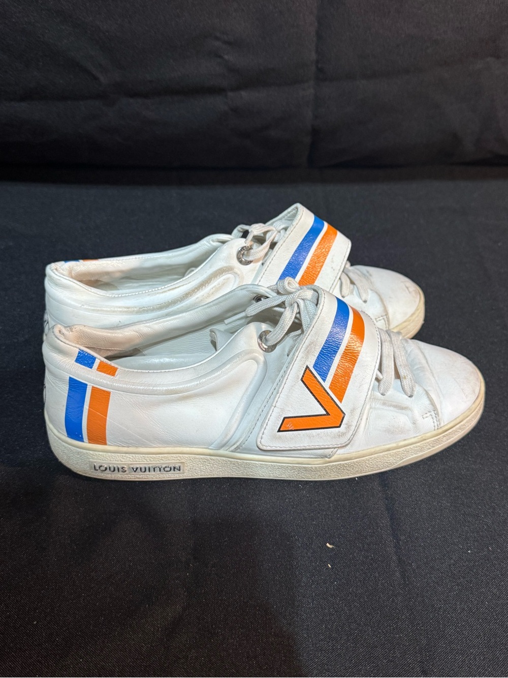 Louis Vuitton women sneakers - Picture 2 of 7